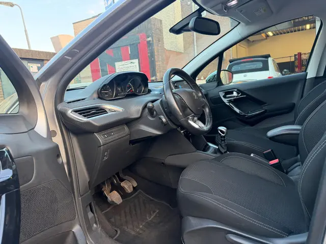 Peugeot 208 1.2 PureTech Allure 2019 Benzine 11