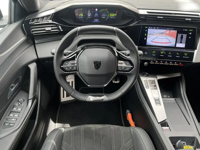 Peugeot 408 Hybrid 136 e-DCS6 GT 2024 Hybride Benzine 9
