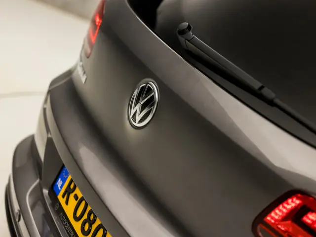 Volkswagen Tiguan 1.4 TSI R-Line Sport 2015 Benzine 34