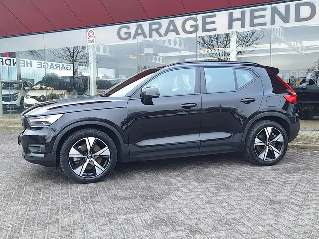 Volvo XC40 3
