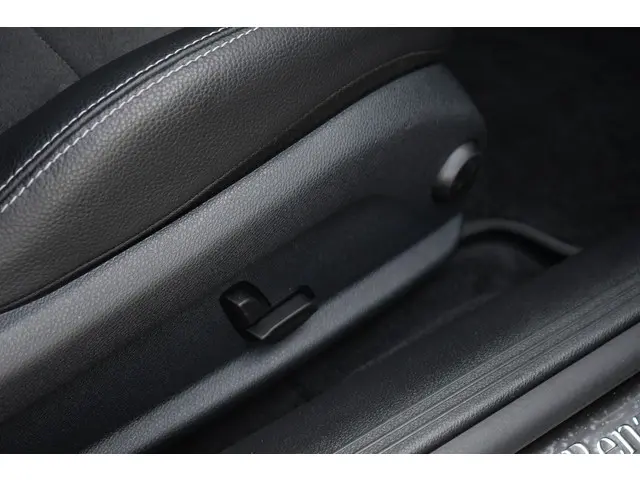 Mercedes-Benz E-Klasse Coupé 200 AMG Line 2020 Benzine 62