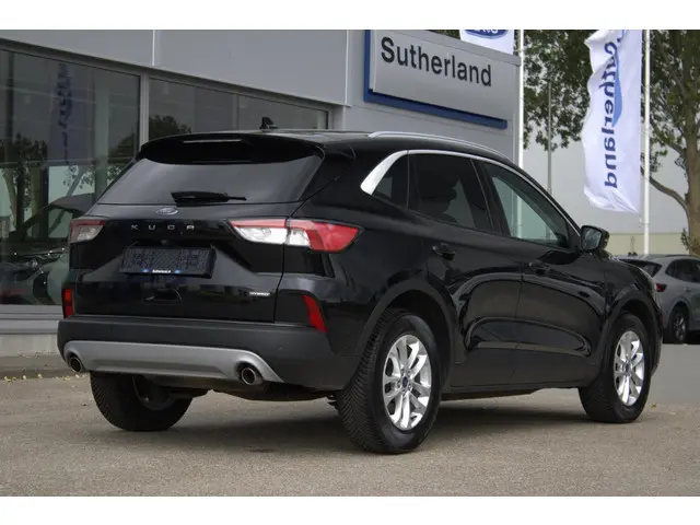 Ford Kuga 2.5 FHEV Titanium 2023 Hybride Benzine 16