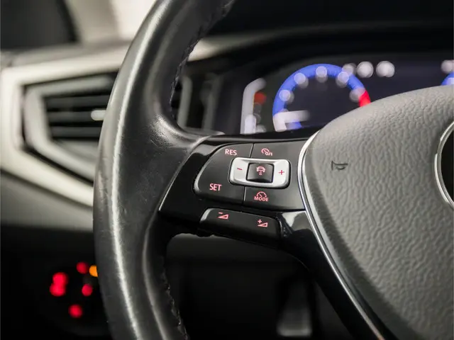 Volkswagen Polo 1.0 TSI Sportline 2020 Benzine 16