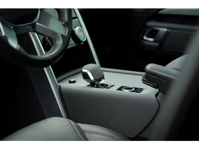 Land Rover Discovery 3.0 D250 R-Dynamic SE 2024 Diesel 34