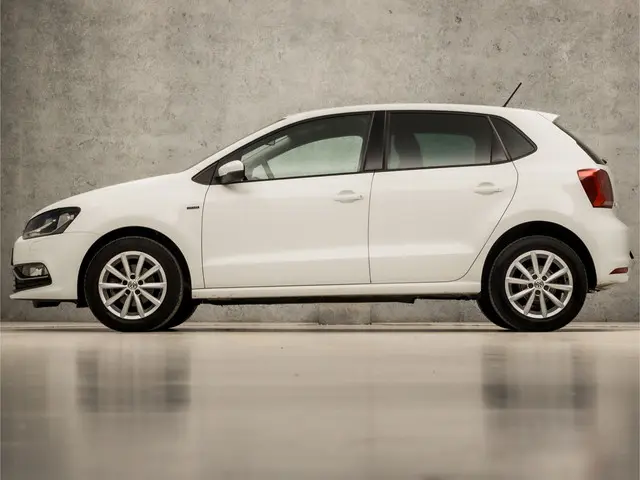 Volkswagen Polo 1.0 Luxury Sportline 2015 Benzine 2