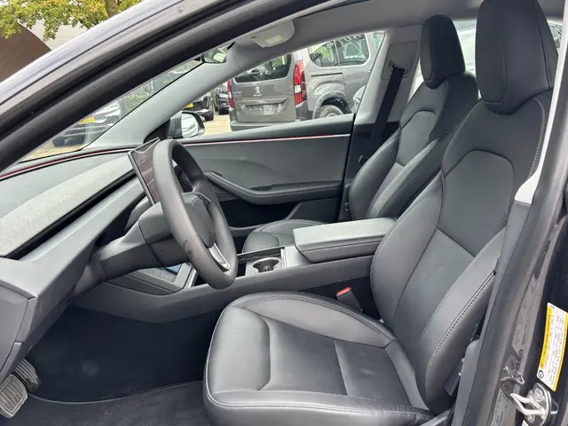 Tesla Model 3 RWD 60 kWh 2024 Elektrisch 17