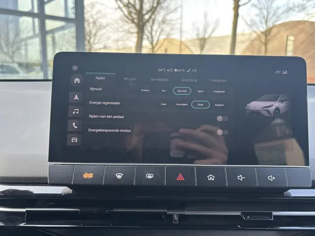 MG MG4 Electric Luxury 64 kWh 2024 Elektrisch 28