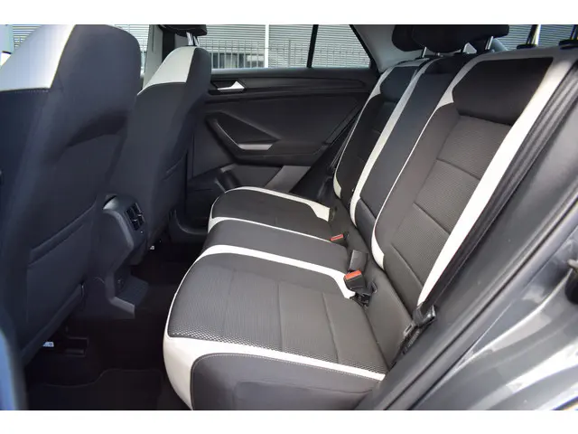 Volkswagen T-Roc 1.5 TSi 150pk Sport 2019 Benzine 24