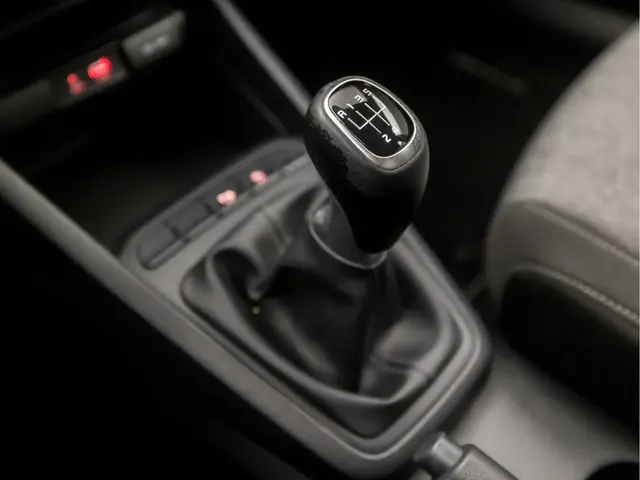 Kia Stonic 1.0 T-GDi DynamicLine 2019 Benzine 10