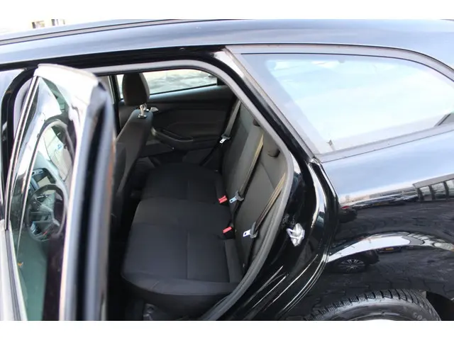 Ford Focus Wagon 1.0 Lease Edition 2017 Benzine 17