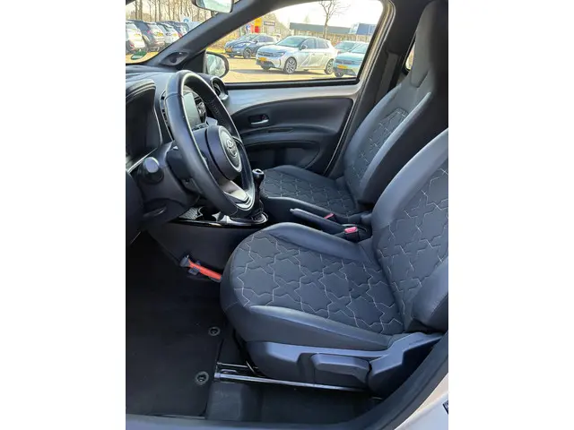 Toyota Aygo X 1.0 VVT-i MT Envy 5-Deurs 2023 Benzine 12