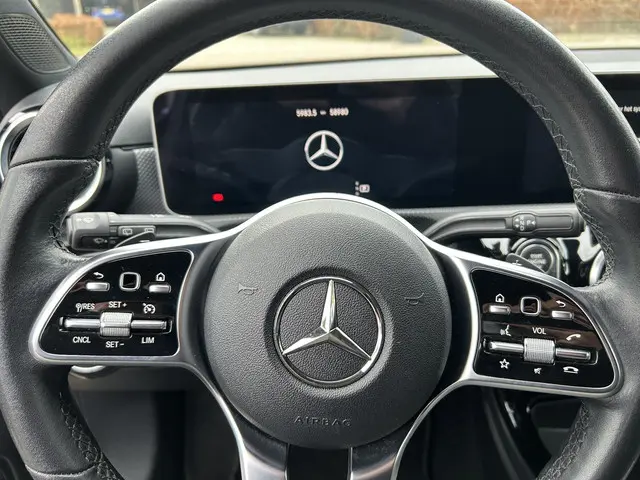 Mercedes-Benz A-Klasse 220 Premium 2019 Benzine 17
