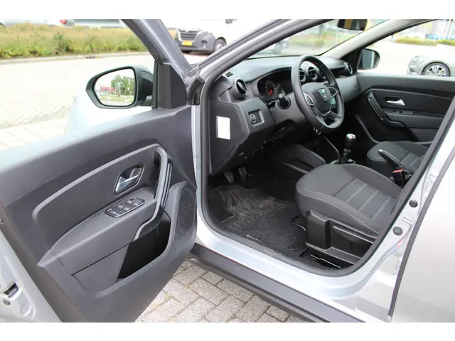 Dacia Duster TCe 130 Comfort 2022 Benzine 3