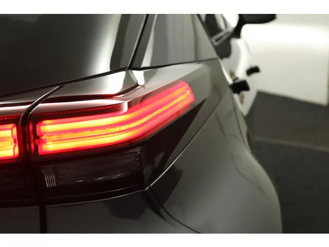 Toyota C-HR 1.8 Hybrid 140 Dynamic 2024 Hybride Benzine 60