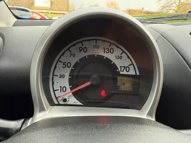 Toyota Aygo 1.0 VVT-i Now 2014 Benzine 18