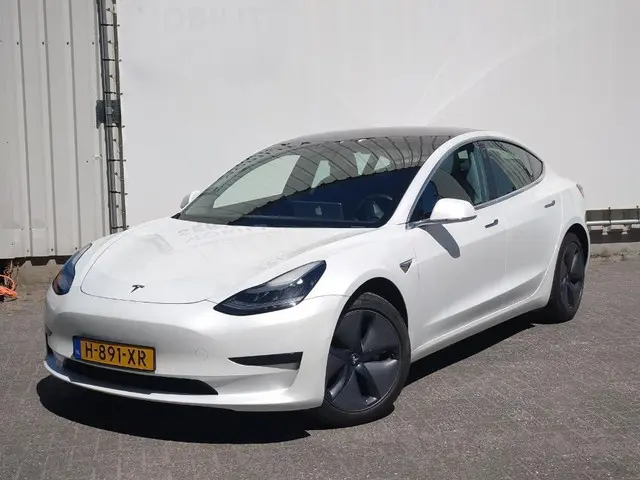 Tesla Model 3 2