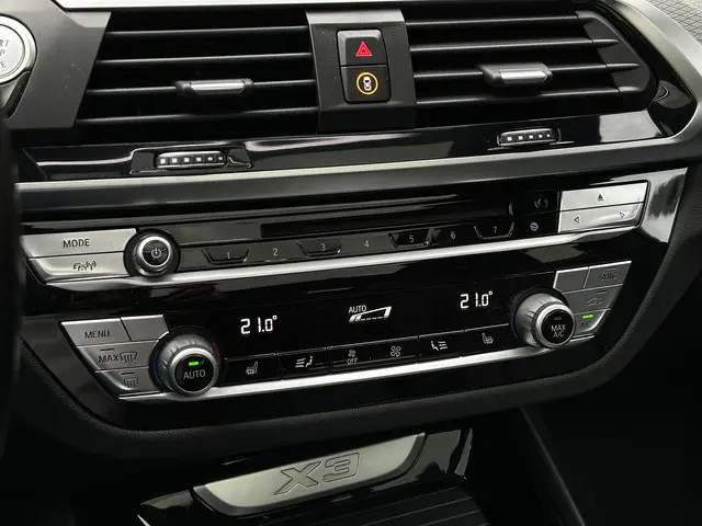 BMW X3 xDrive30i High Executive 2019 Benzine 24