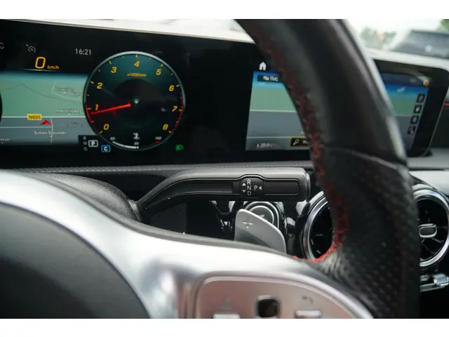 Mercedes-Benz A-Klasse 180 AMG Line 2020 Benzine 26