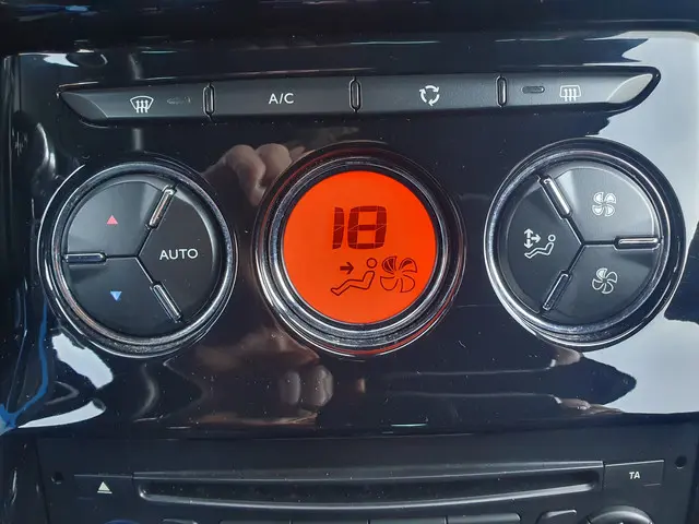 Citroën DS3 1.2 VTi So Chic 2014 Benzine 32