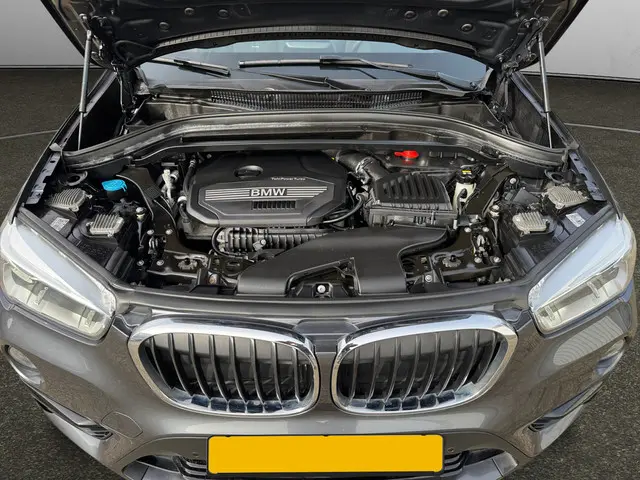 BMW X1 sDrive18i High Executive Aut- 2017 Benzine 22
