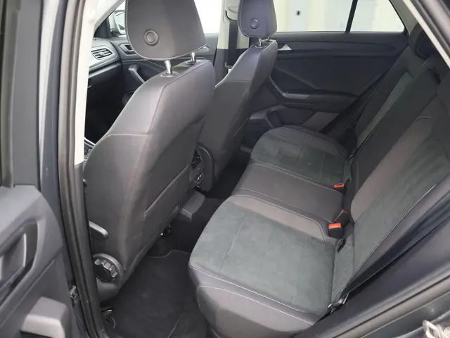 Volkswagen T-Roc 1.5TSI/150PK Style DSG 2022 Benzine 19