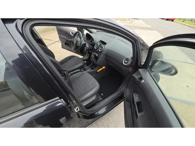Opel Corsa 1.2-16V Berlin 2014 Benzine 28