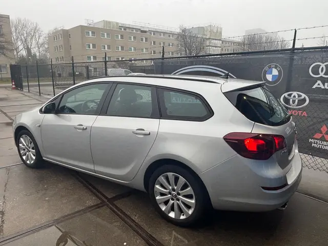 Opel Astra Sports Tourer 1.4 Turbo Cosmo 2012 Benzine 3