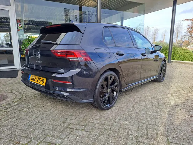 Volkswagen Golf 1.5 eTSI R-Line NIEUWSTAAT 2023 Benzine 18