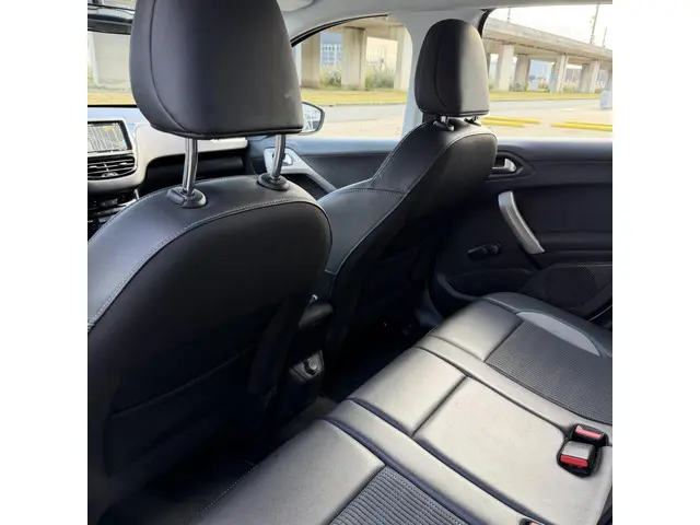 Peugeot 2008 1.2 2016 Allure | Navi | PDC | Airco ! 2016 Benzine 6