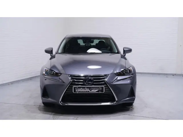 Lexus IS 300h Hybrid 2020 Hybride Benzine 2
