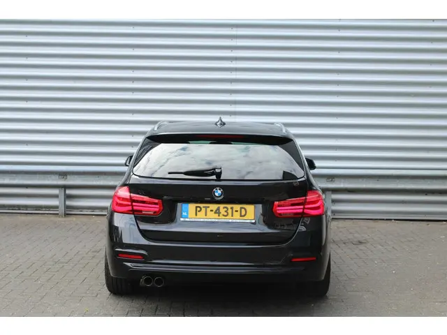 BMW 3 Serie Touring 320i High Executive 2017 Benzine 6