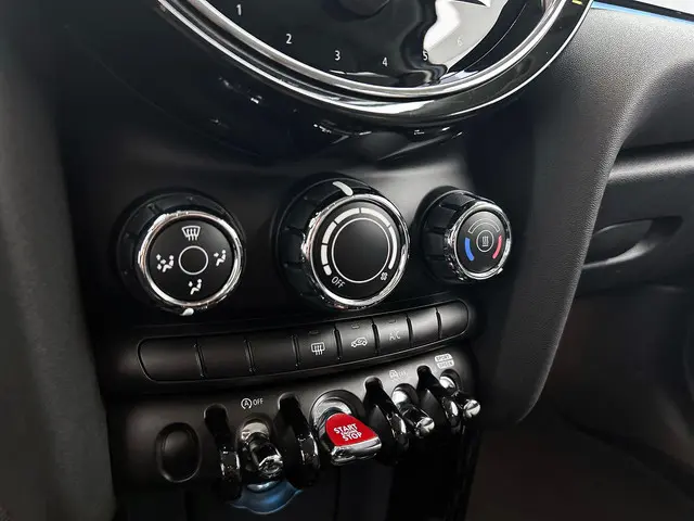 MINI One Mini 1.5 Business Edition 2022 Benzine 21