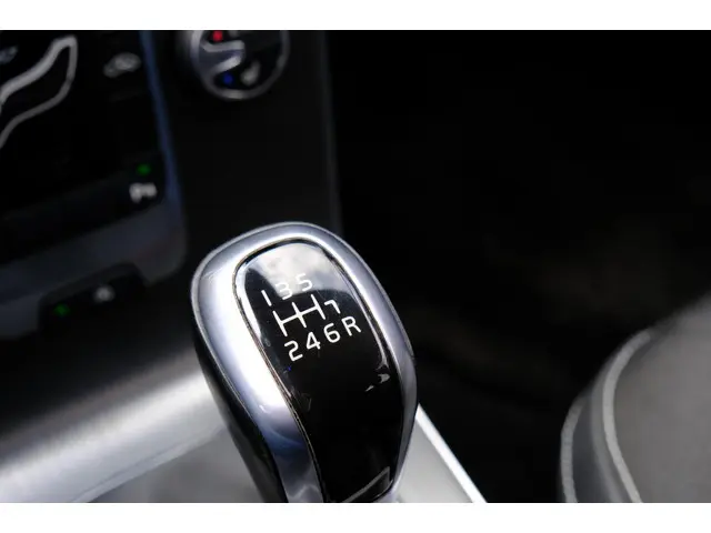 Volvo V40 2.0 T2 Momentum Navi|Clima|LMV 2016 Benzine 16
