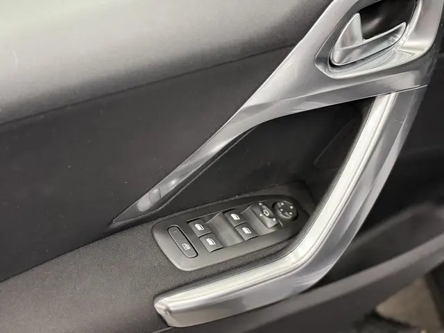 Peugeot 2008 1.2 PureTech Allure 2019 Benzine 13