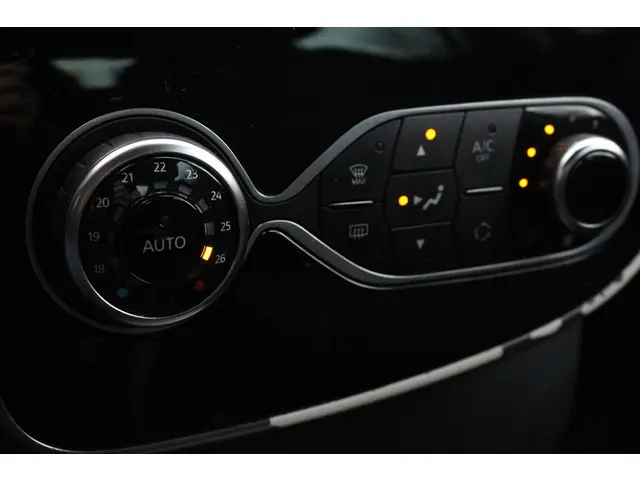 Renault Clio 0.9 TCe Eco2 Limited 2016 Benzine 12