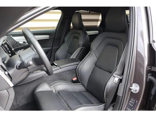 Volvo S90 T8 AWD Ultimate Dark 2024 Hybride Benzine 26