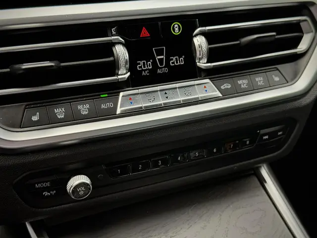BMW 3 Serie 318i High Executive 2021 Benzine 17