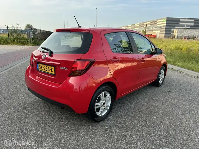 Toyota Yaris 1.0 VVT-i Aspiration 2015 Benzine 4