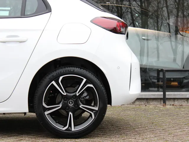 Opel Corsa Hybrid 110 GS 2024 Hybride Benzine 12