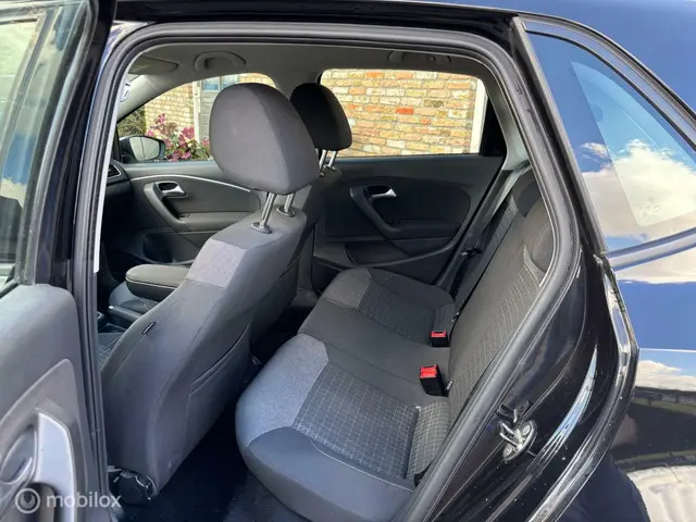 Volkswagen Polo 1.2 TSI Comfortline 2015 Benzine 12