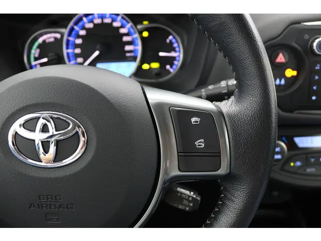 Toyota Yaris 1.5 Hybrid Lease 2015 Hybride Benzine 21