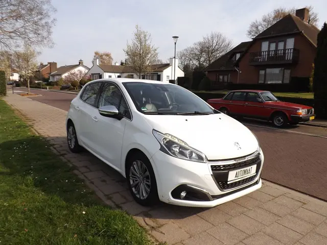 Peugeot 208 1.2 PureTech Première | AUTOMAAT 2016 Benzine 3