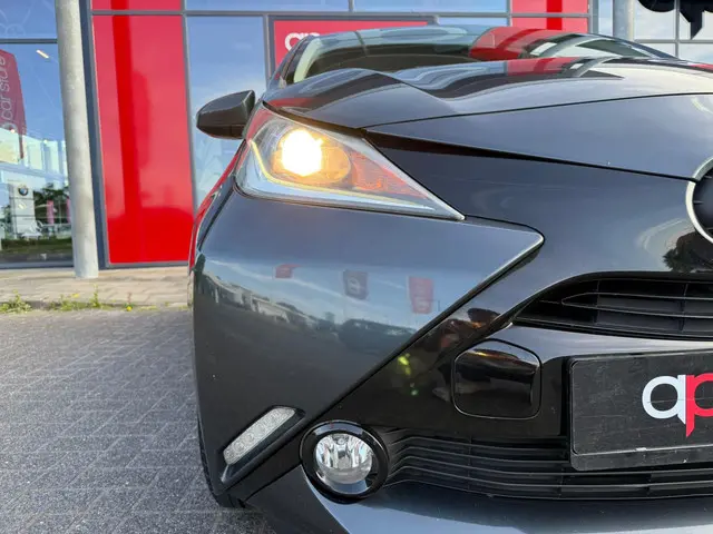 Toyota Aygo 1.0 VVT-i x-play 2015 Benzine 5