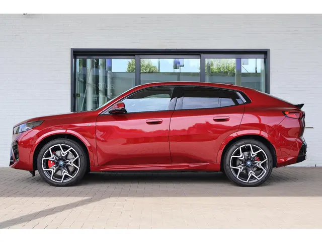 BMW iX2 xDrive30 2025 Elektrisch 5