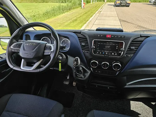 Iveco Daily 35C18 2021 Diesel 8