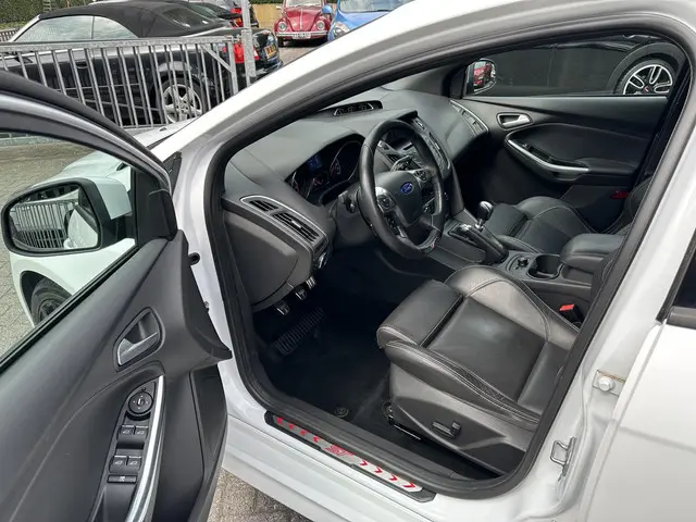 Ford Focus 2.0 EcoBoost 250PK ST-3 2014 Benzine 13