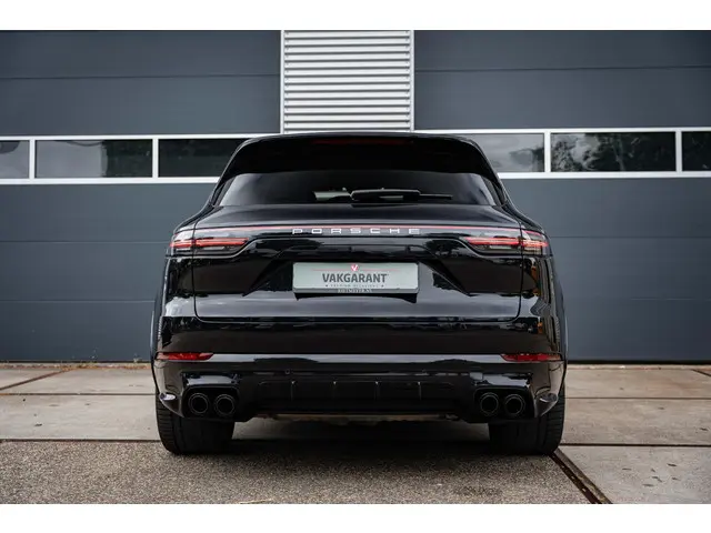Porsche Cayenne 3.0 E-Hybrid 2023 Hybride Benzine 4