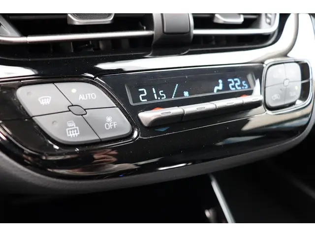 Toyota C-HR 1.8 Hybrid Dynamic, 2023 Hybride Benzine 26