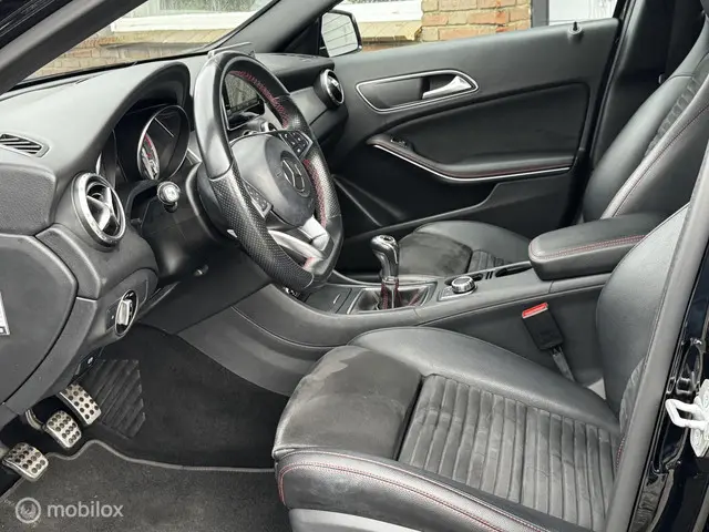 Mercedes-Benz GLA 180 Prestige 2016 Benzine 12