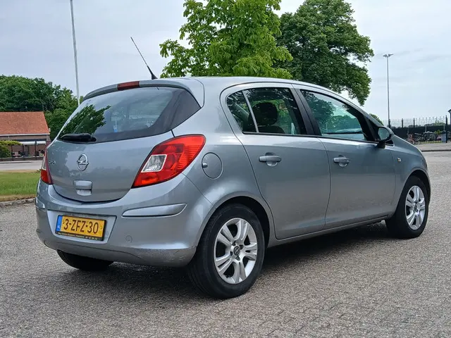Opel Corsa 1.2-16V Design Ed 2013 Benzine 6